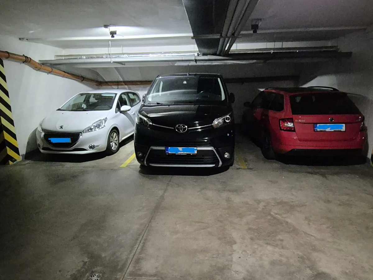 Pronájem garážového stání 22 m²